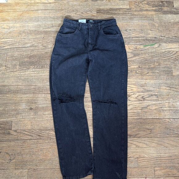 Black ripped straight legged Jeans NWT - Picture 1 of 7